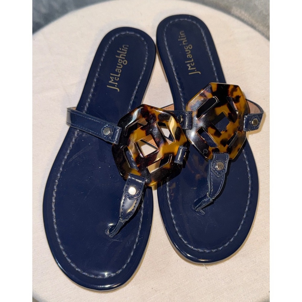 J McLaughlin Lucy Sandal 6 Patent Thong Medallion Flip Flop Slip On Blue preppy